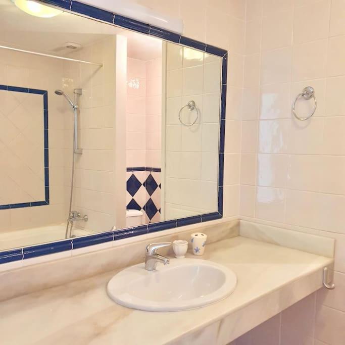 2024 Alquibla Gardens, Terrace & Pool Apartment *